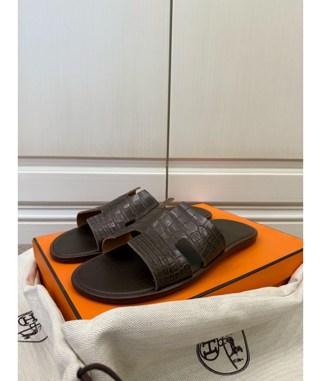 HERMES Коричневые шлепанцы из экзотической кожи, фото 2
