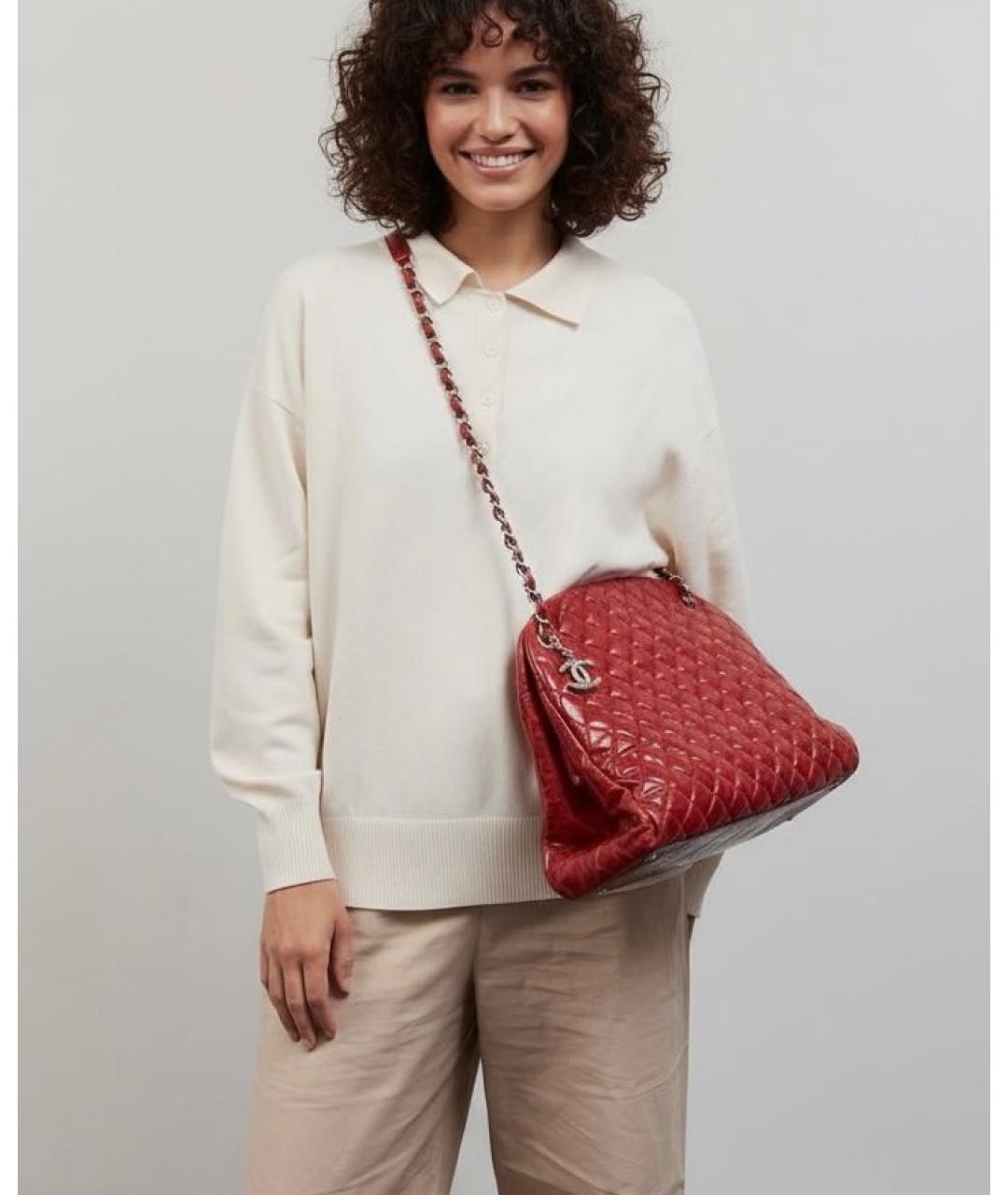 CHANEL Красная сумка тоут из лакированной кожи, фото 7