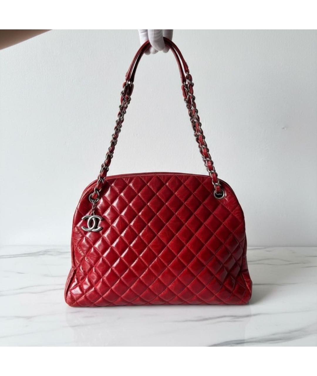 CHANEL Красная сумка тоут из лакированной кожи, фото 8