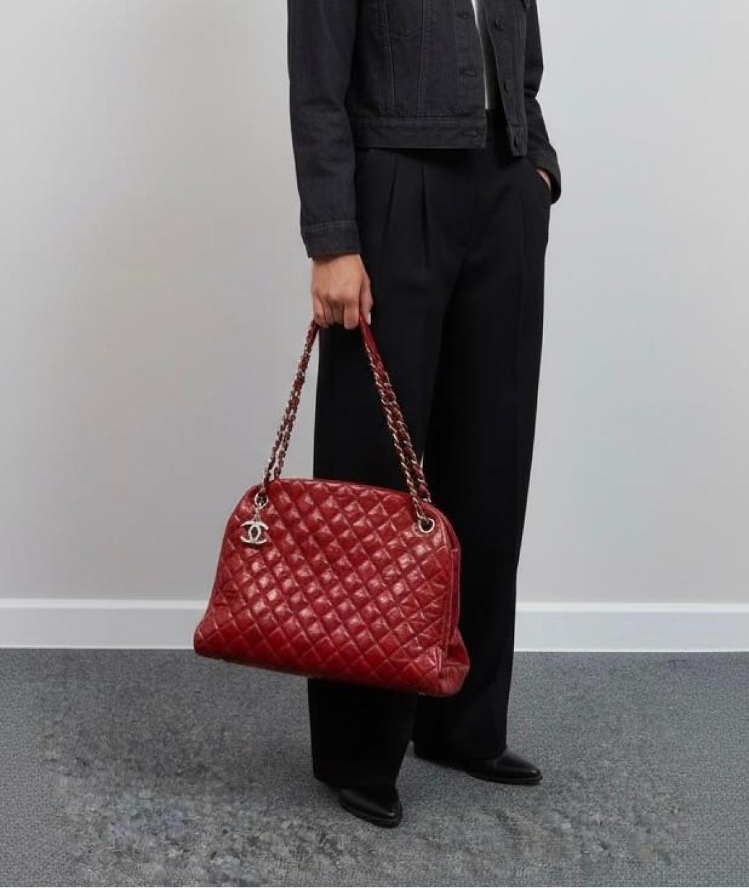 CHANEL Красная сумка тоут из лакированной кожи, фото 5