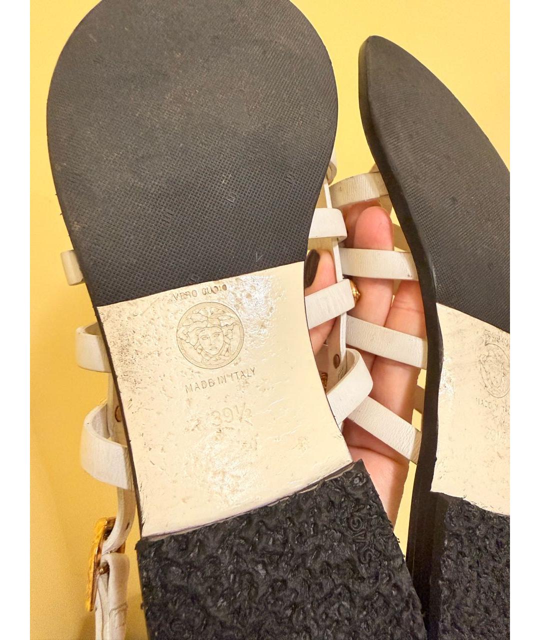 VERSACE Белые кожаные босоножки, фото 4