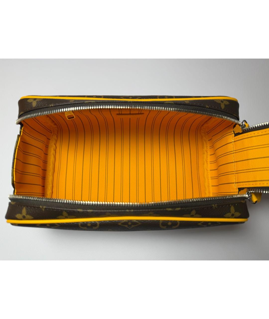 LOUIS VUITTON Коричневая косметичка, фото 4