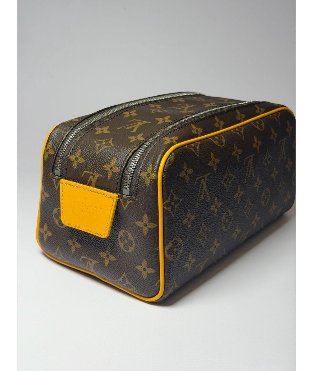 LOUIS VUITTON Коричневая косметичка, фото 3