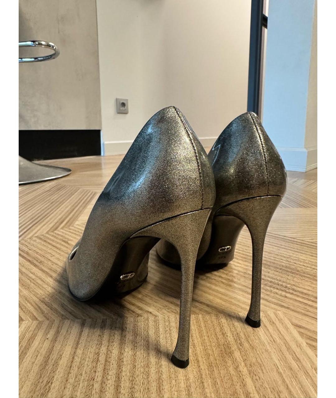 CHRISTIAN DIOR Серебряные туфли из лакированной кожи, фото 4