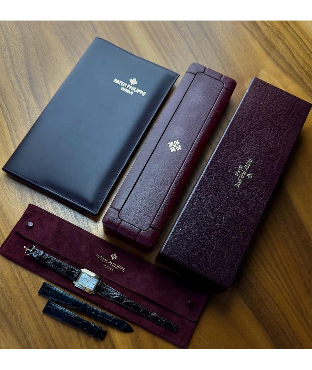 PATEK PHILIPPE Черные часы из желтого золота, фото 4