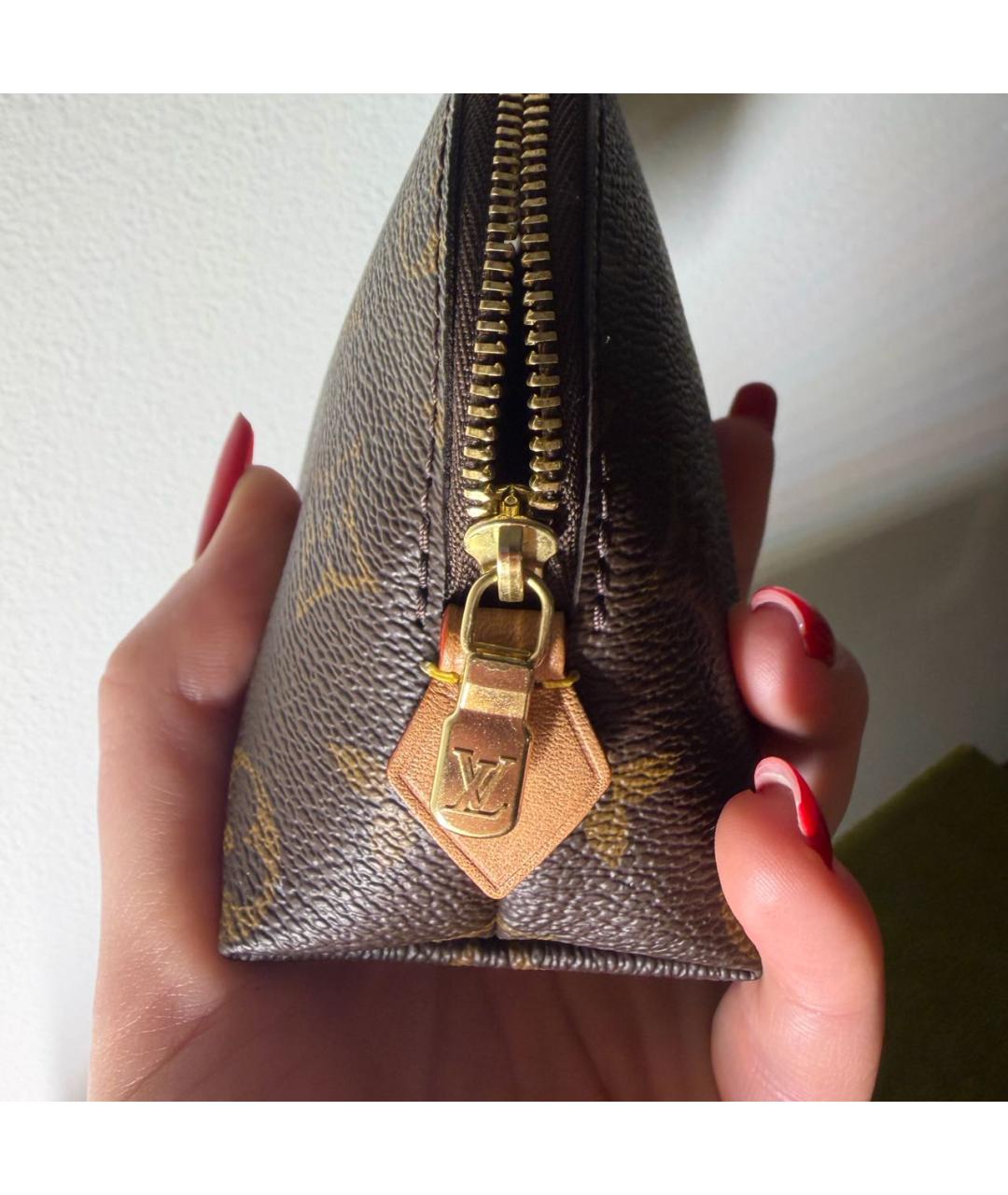 LOUIS VUITTON Коричневая косметичка, фото 6