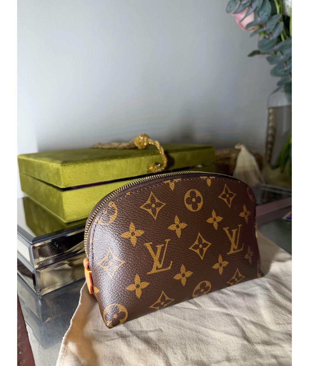 LOUIS VUITTON Коричневая косметичка, фото 2
