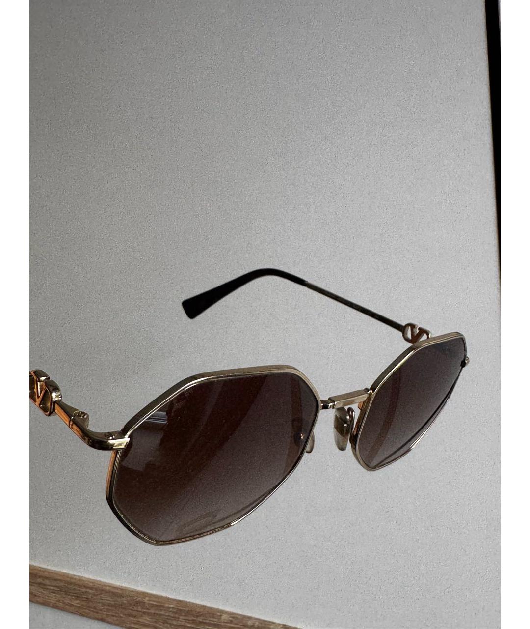 VALENTINO Коричневые металлические солнцезащитные очки, фото 2