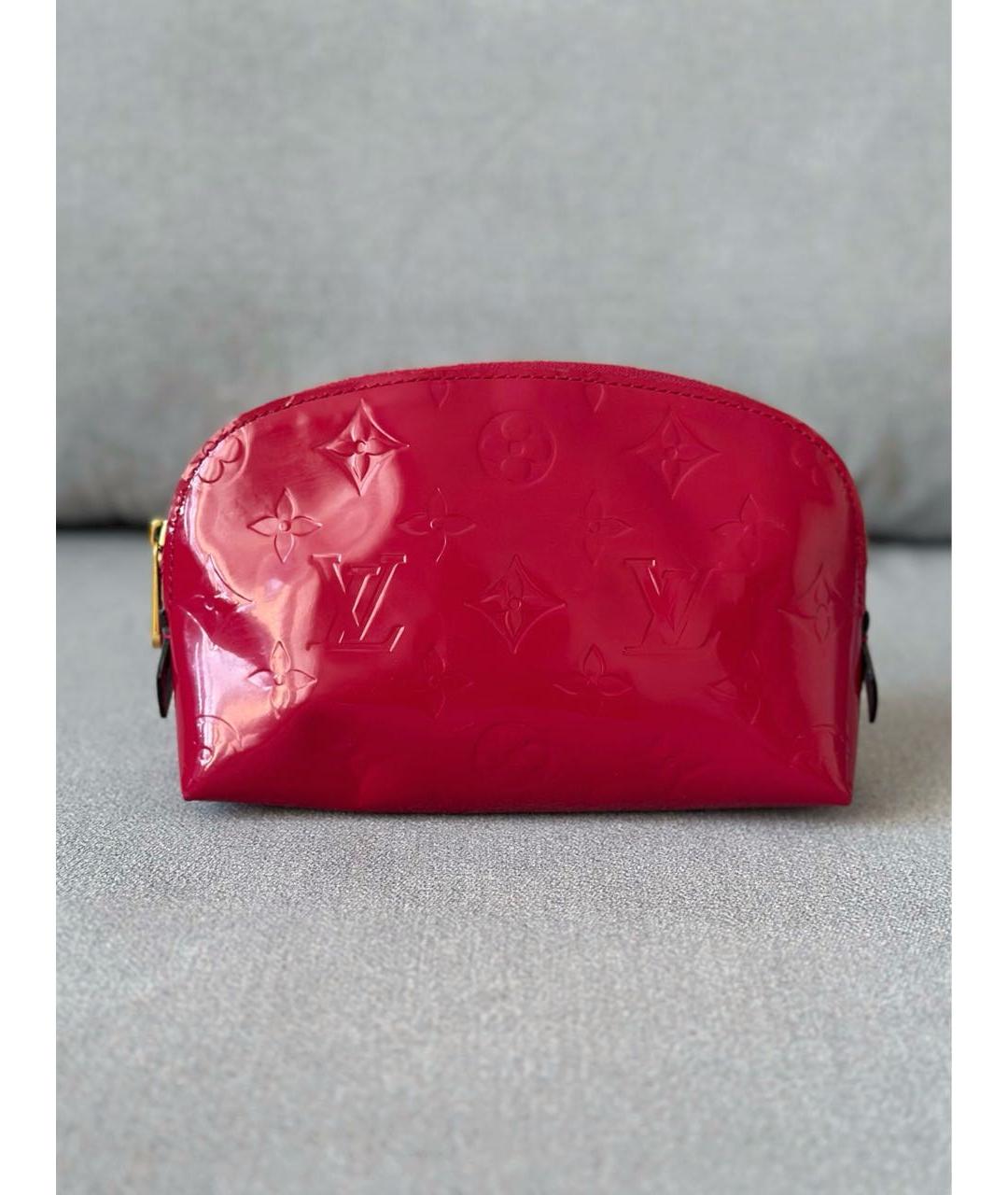 LOUIS VUITTON Красная косметичка из лакированной кожи, фото 4