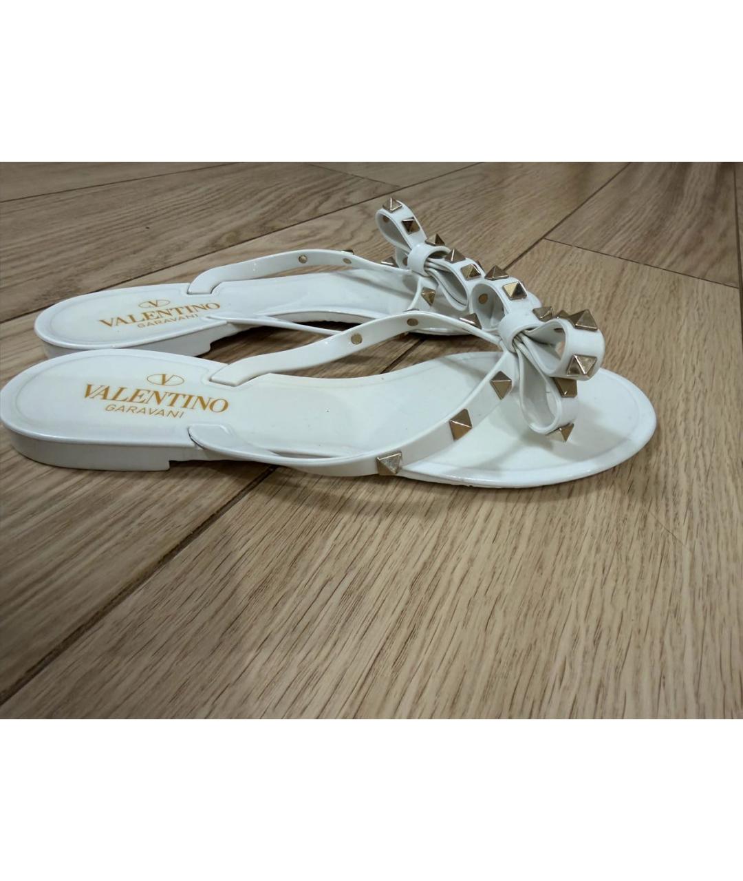 VALENTINO Белые резиновые шлепанцы, фото 3