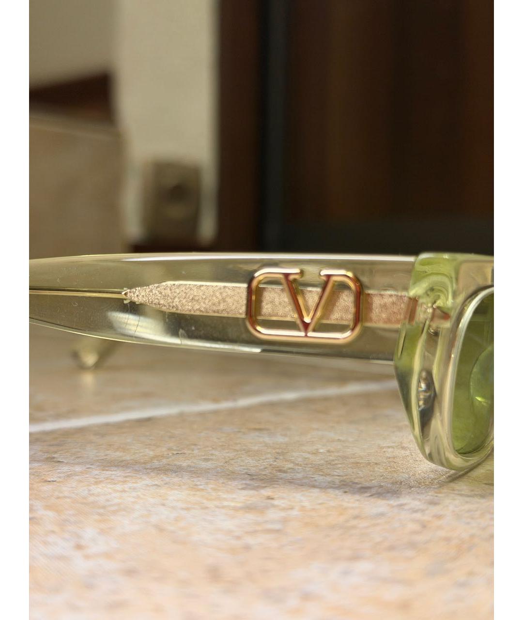 VALENTINO Салатовые пластиковые солнцезащитные очки, фото 3