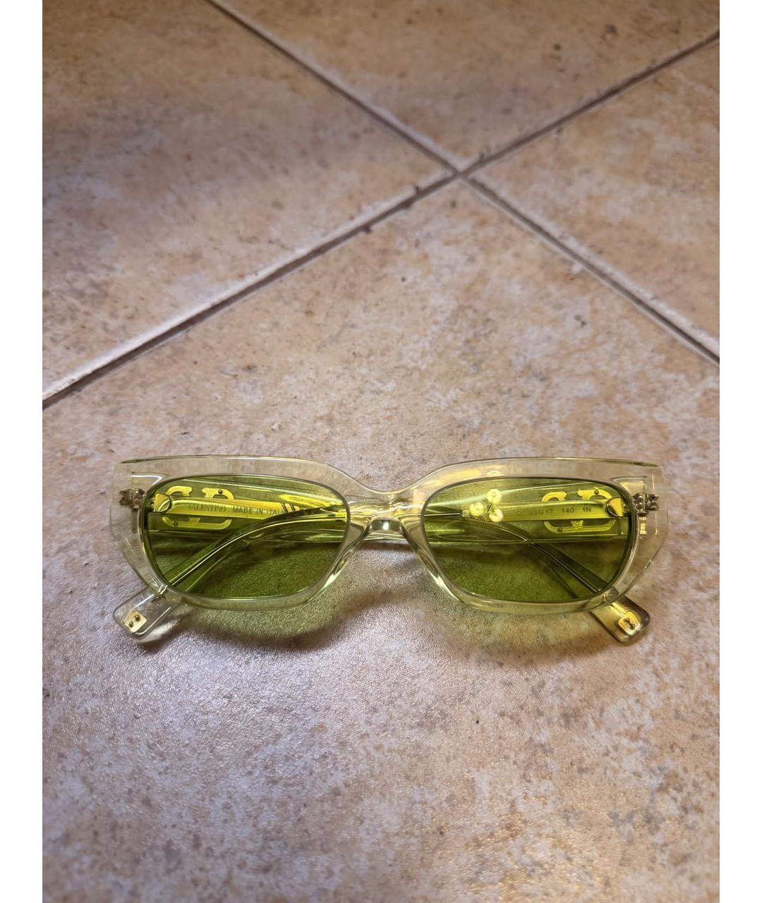 VALENTINO Салатовые пластиковые солнцезащитные очки, фото 5