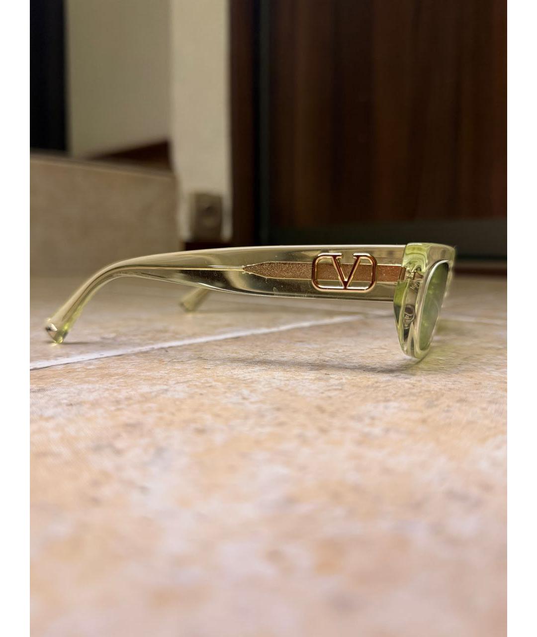VALENTINO Салатовые пластиковые солнцезащитные очки, фото 2