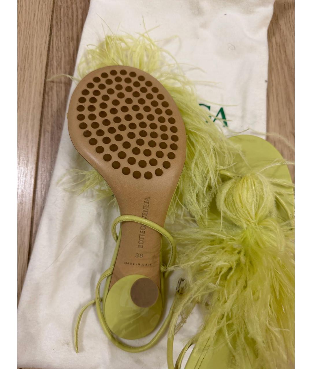 BOTTEGA VENETA Салатовые кожаные босоножки, фото 2