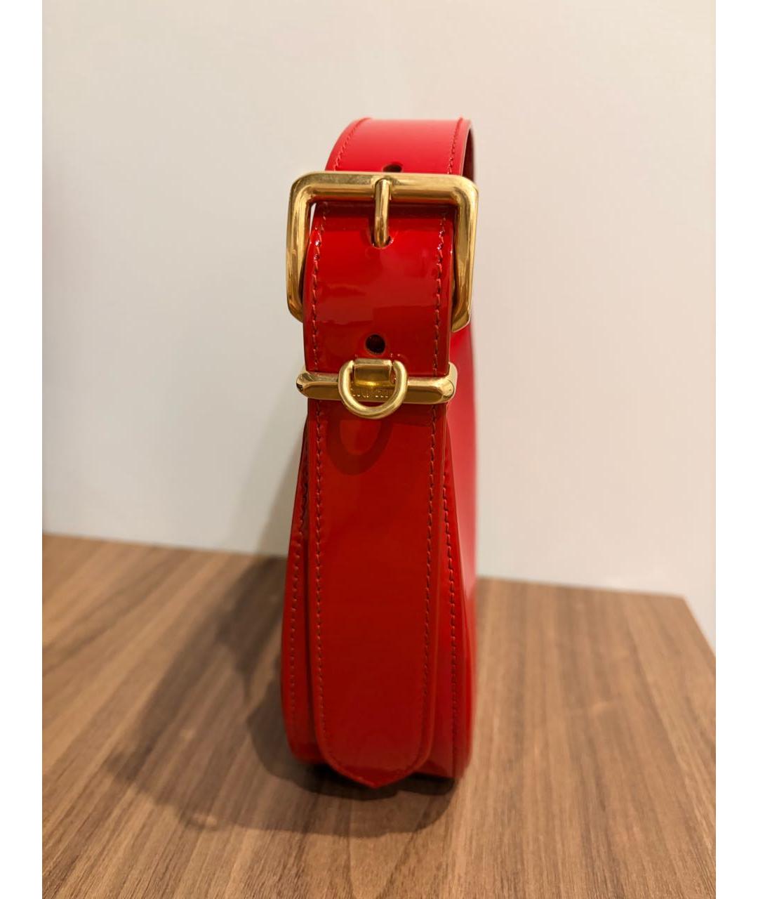 MIU MIU Красная сумка с короткими ручками из лакированной кожи, фото 3