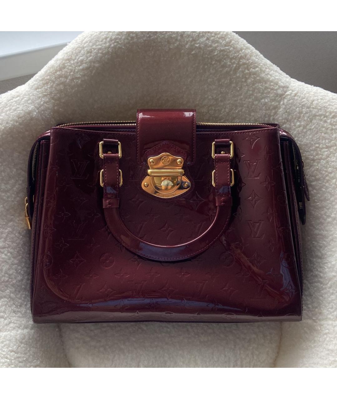 LOUIS VUITTON Бордовая сумка с короткими ручками из лакированной кожи, фото 9