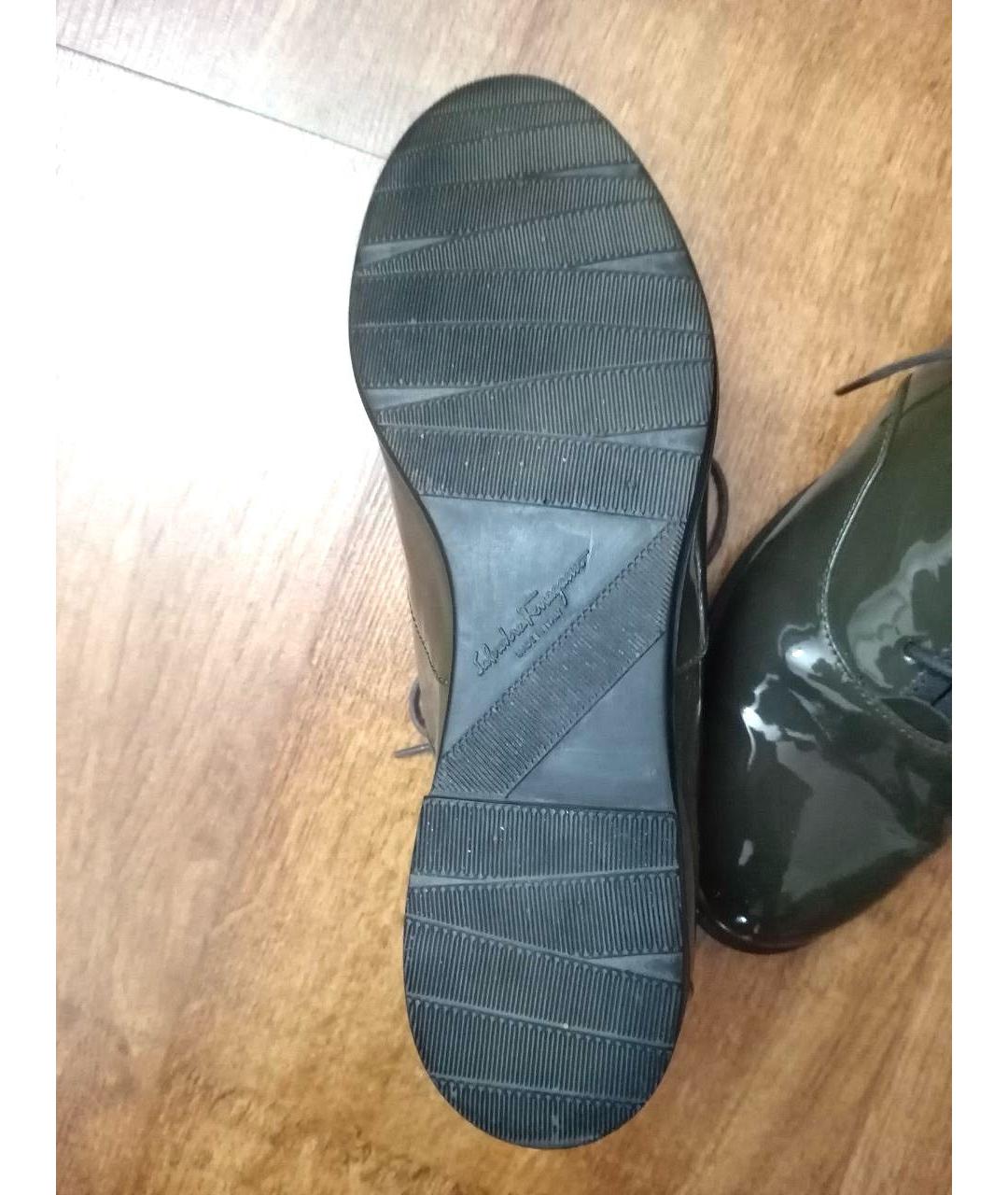 FERRAGAMO Антрацитовые лоферы из лакированной кожи, фото 6