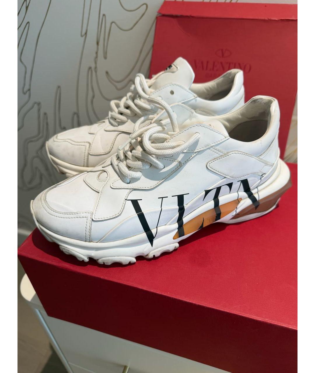 VALENTINO Белые кожаные кроссовки, фото 2