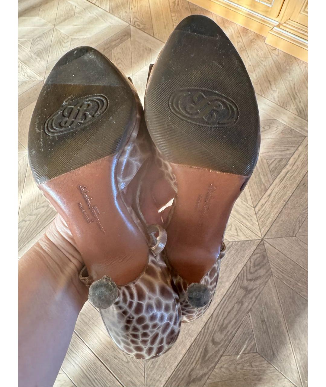 FERRAGAMO Коричневые кожаные босоножки, фото 5