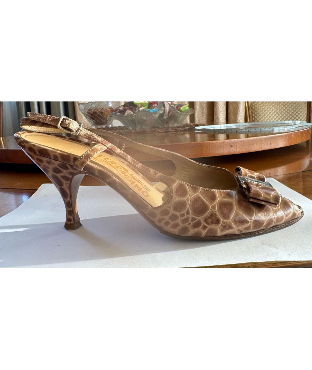 FERRAGAMO Коричневые кожаные босоножки, фото 6