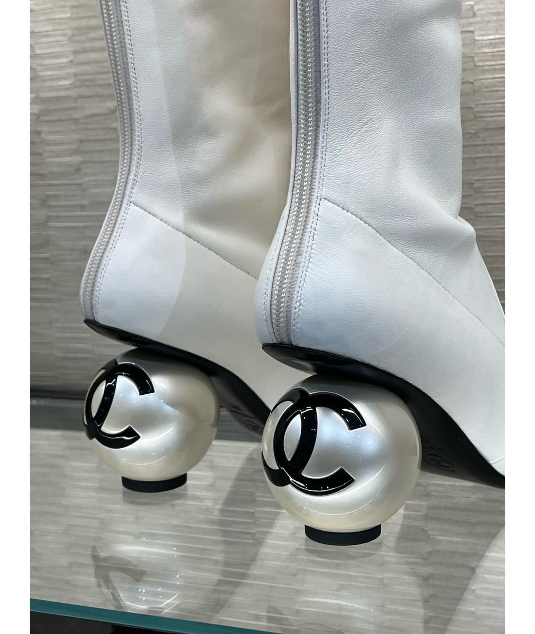 CHANEL Белые кожаные сапоги, фото 4