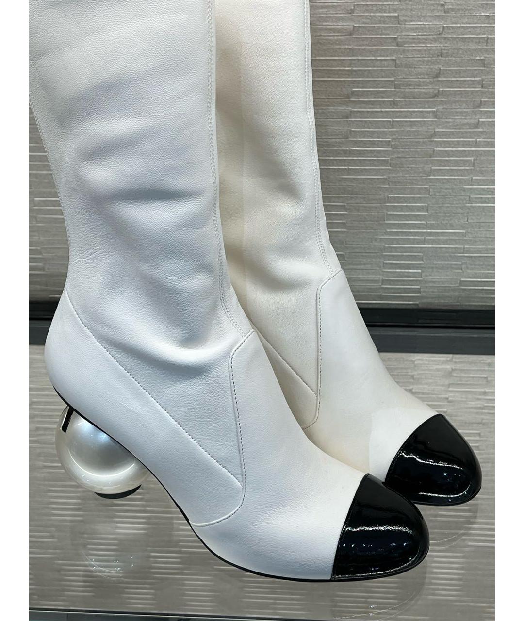 CHANEL Белые кожаные сапоги, фото 3