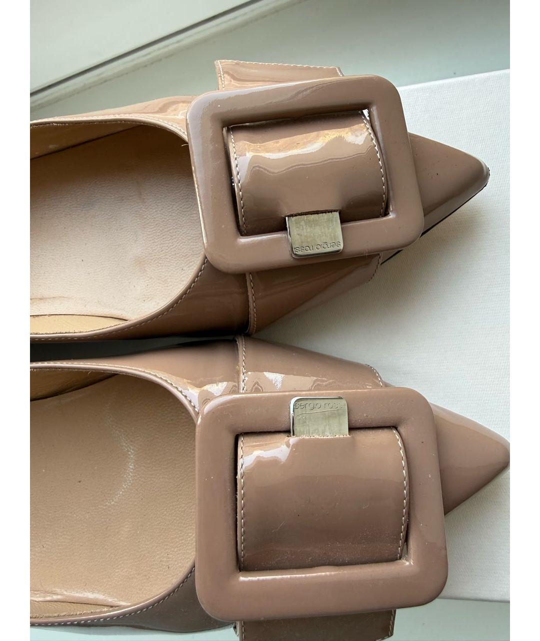 SERGIO ROSSI Бежевые балетки из лакированной кожи, фото 6
