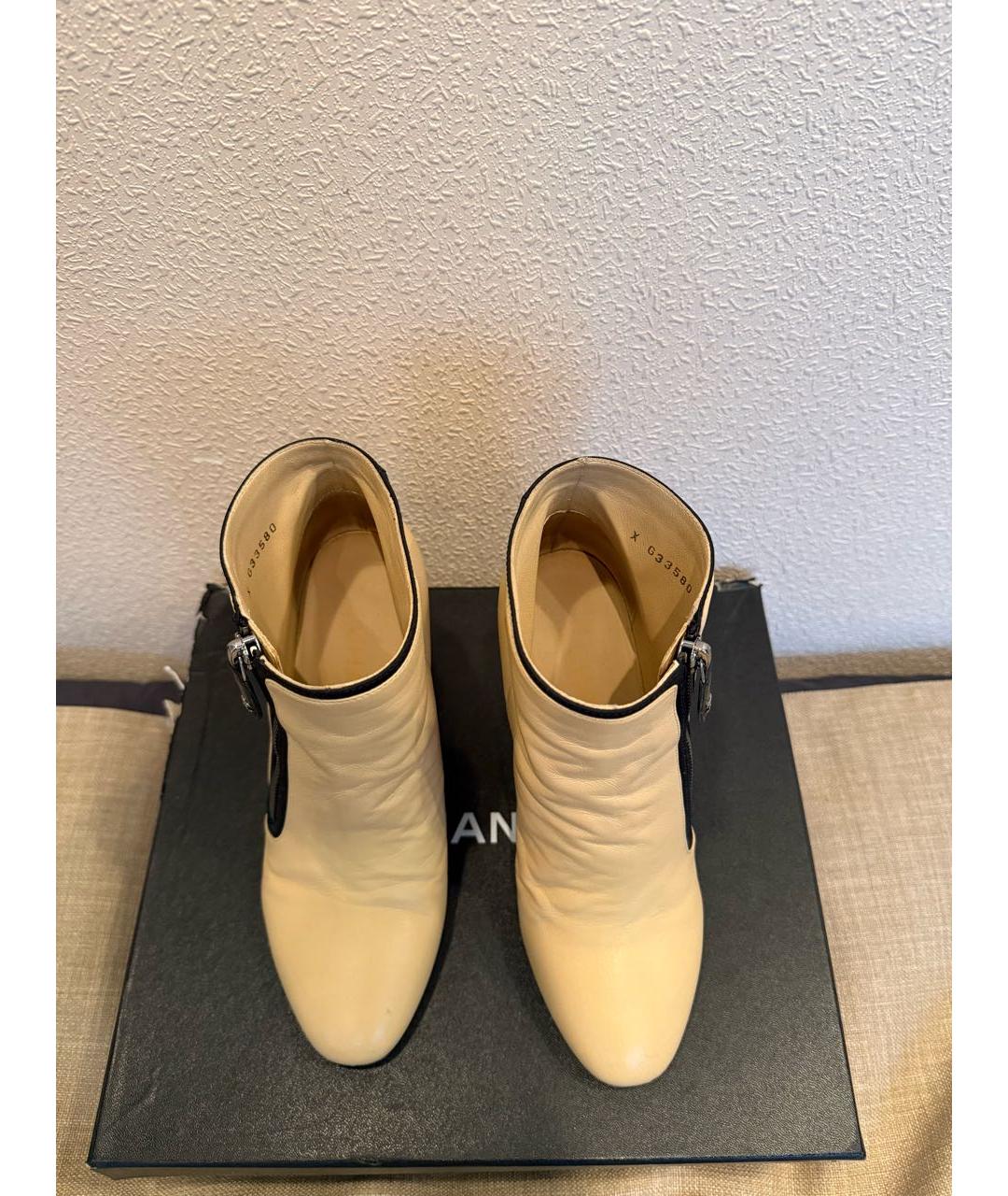 CHANEL Бежевые кожаные ботильоны, фото 3