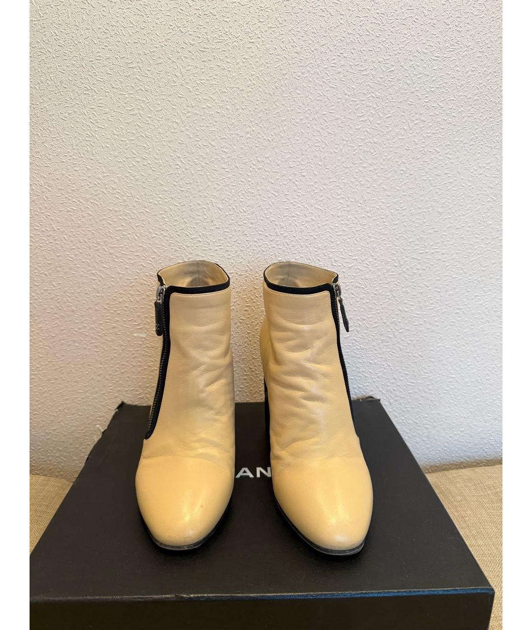 CHANEL Бежевые кожаные ботильоны, фото 2