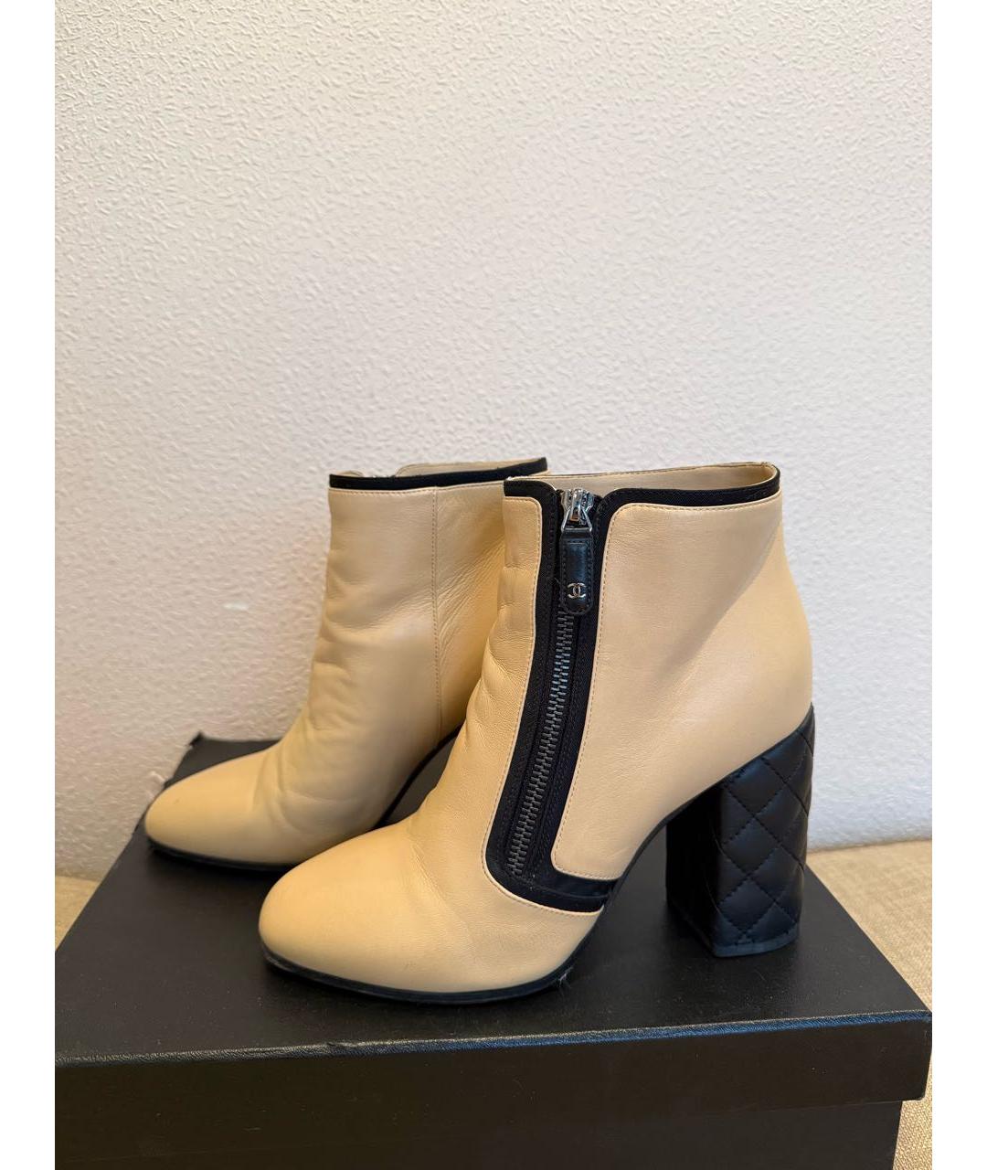 CHANEL Бежевые кожаные ботильоны, фото 5