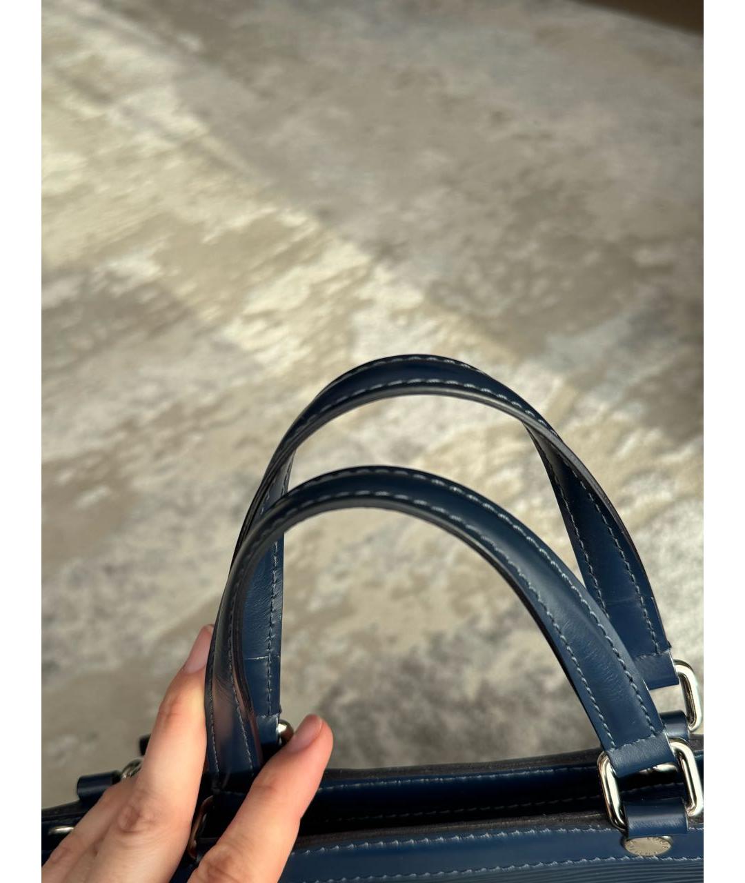 LOUIS VUITTON Темно-синяя кожаная сумка с короткими ручками, фото 5