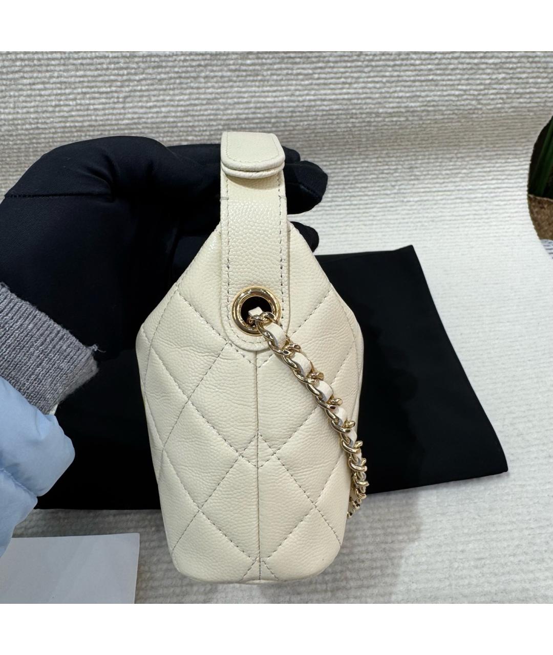 CHANEL Бежевая кожаная сумка с короткими ручками, фото 6