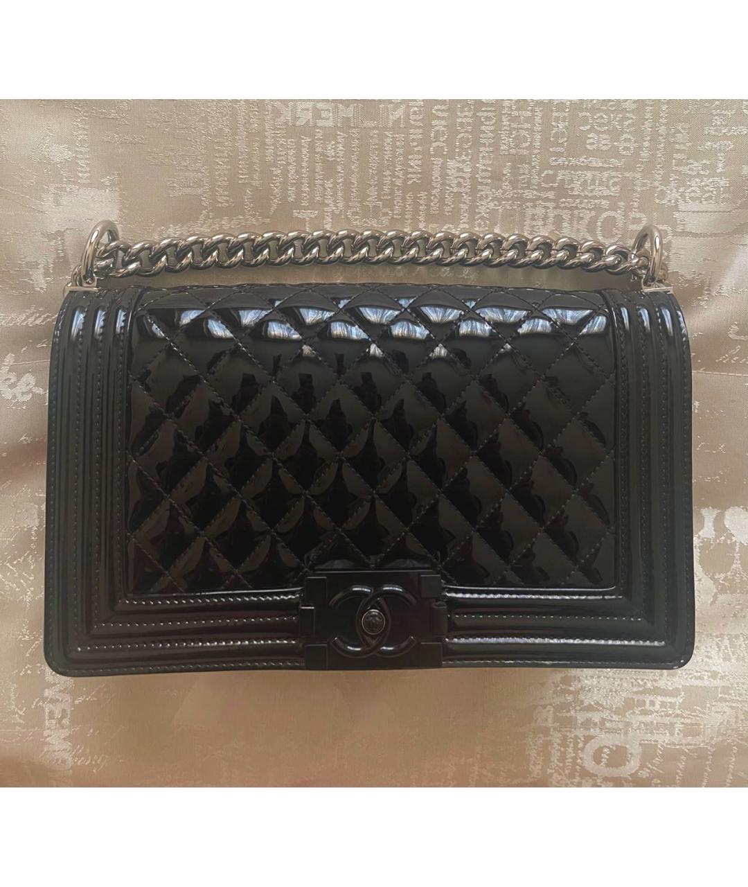 CHANEL Черная сумка через плечо из лакированной кожи, фото 8