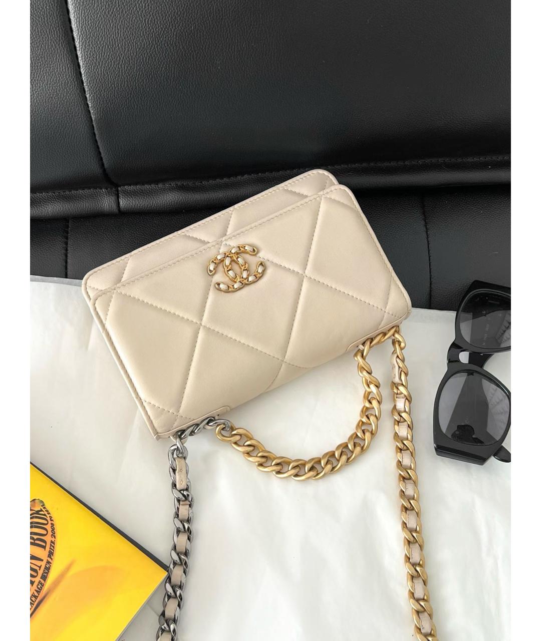 CHANEL Бежевая кожаная сумка через плечо, фото 2