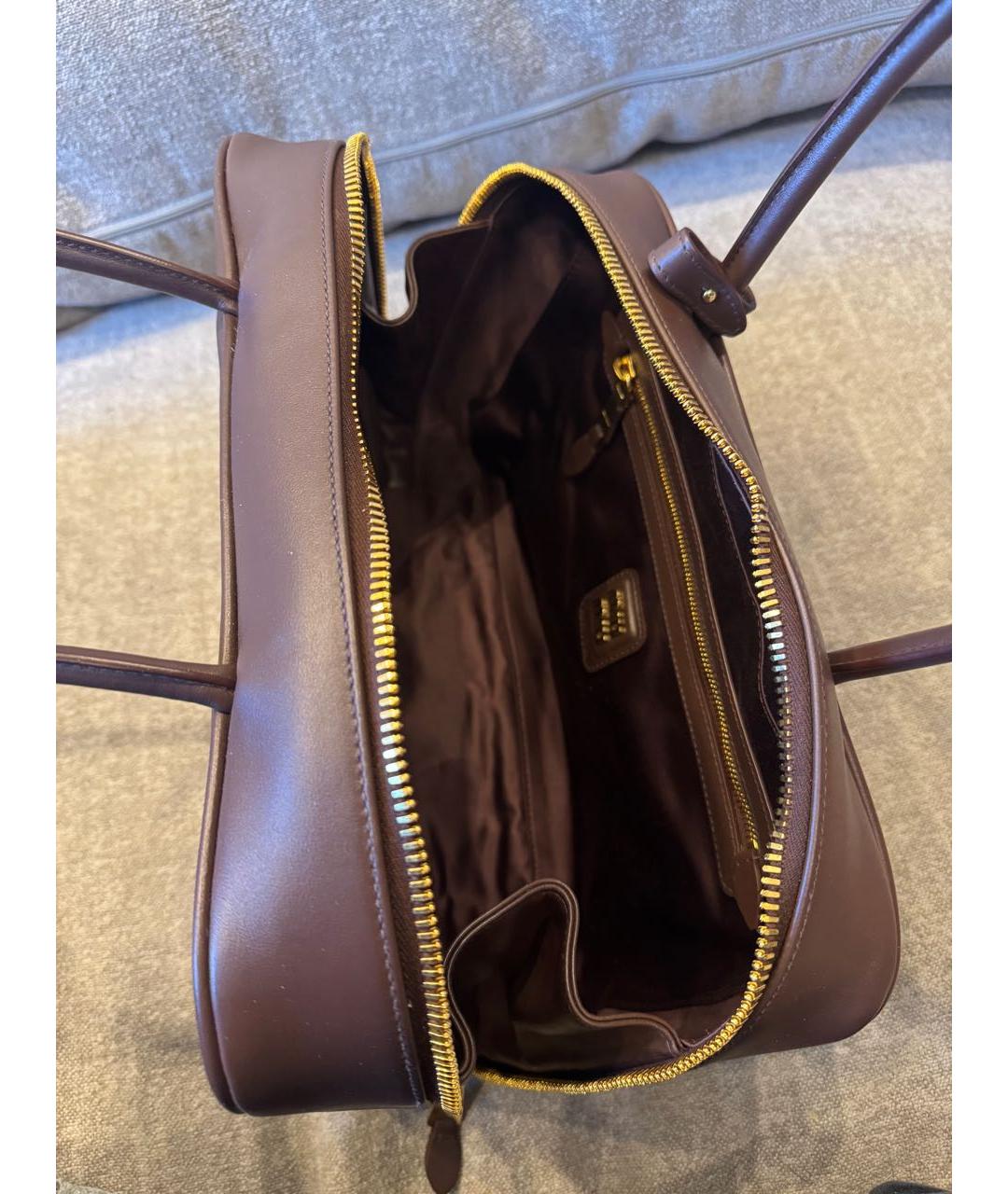 MIU MIU Коричневая кожаная сумка с короткими ручками, фото 4