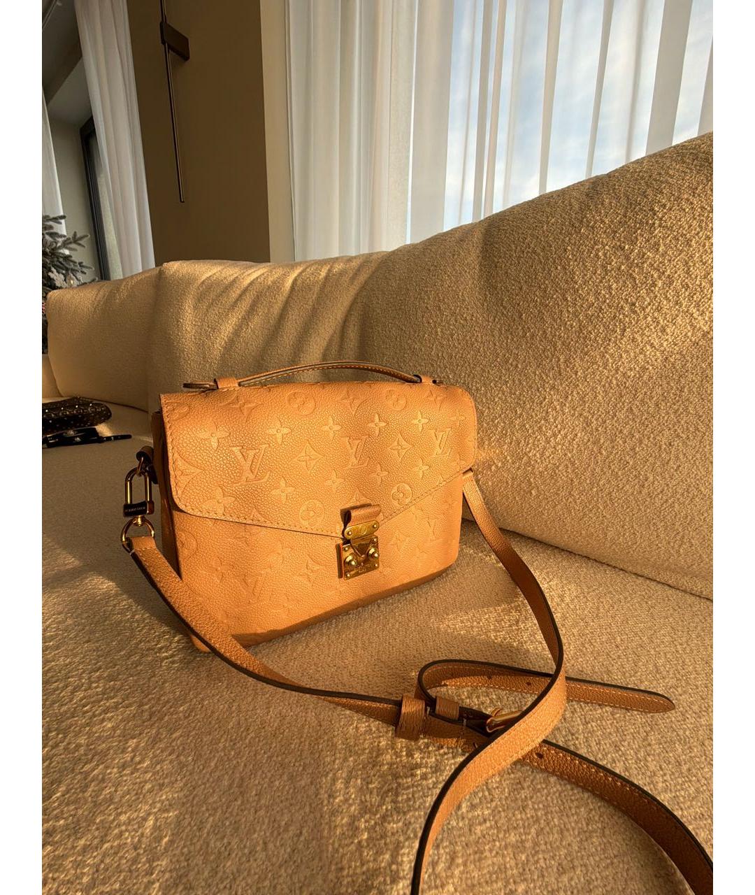 LOUIS VUITTON Бежевая кожаная сумка с короткими ручками, фото 4