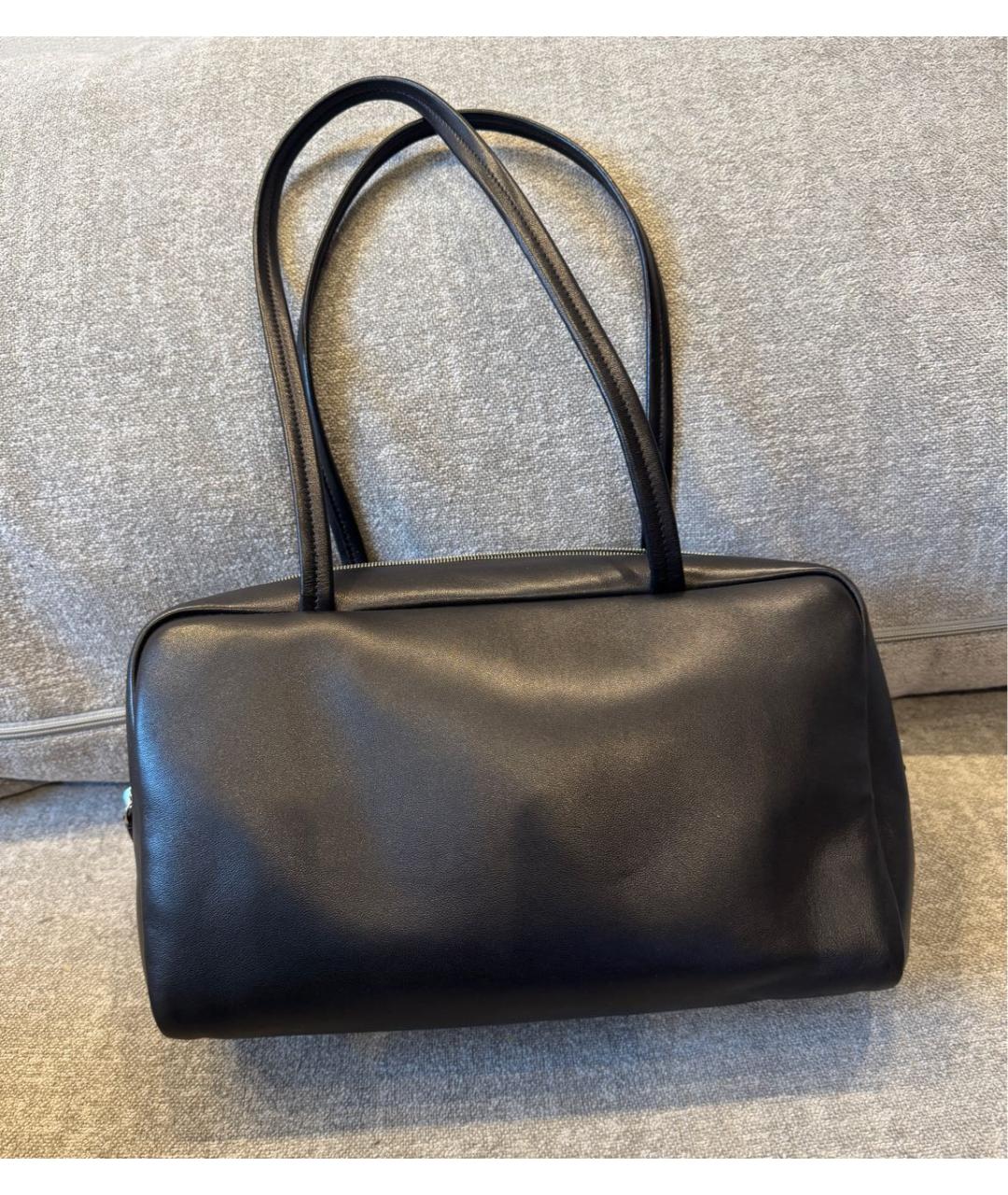 THE ROW Черная кожаная сумка с короткими ручками, фото 8