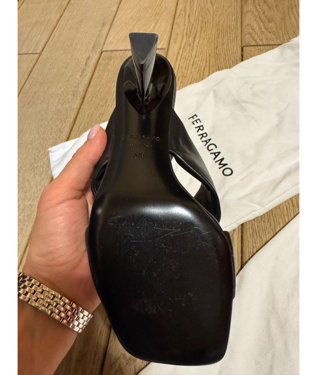 FERRAGAMO Черные кожаные босоножки, фото 6