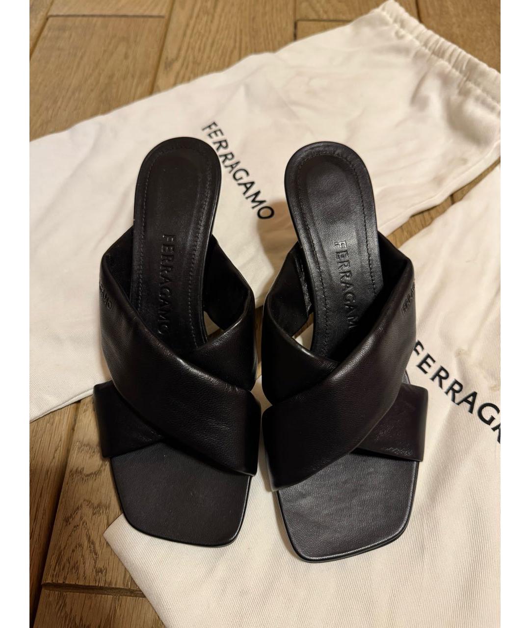 FERRAGAMO Черные кожаные босоножки, фото 2