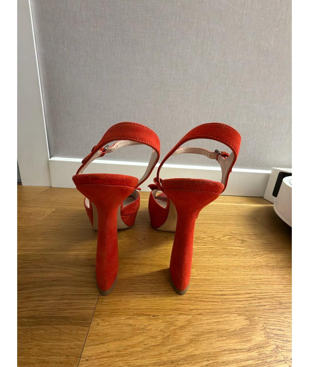 MIU MIU Красные замшевые босоножки, фото 4