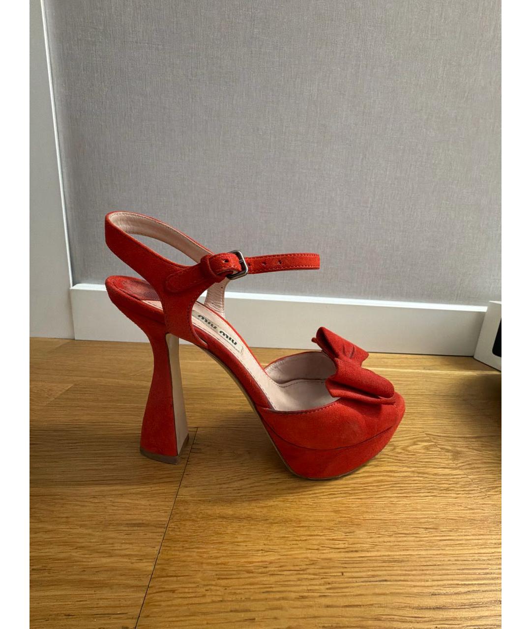 MIU MIU Красные замшевые босоножки, фото 6