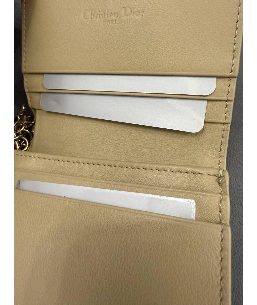 CHRISTIAN DIOR Бежевый кошелек из лакированной кожи, фото 3