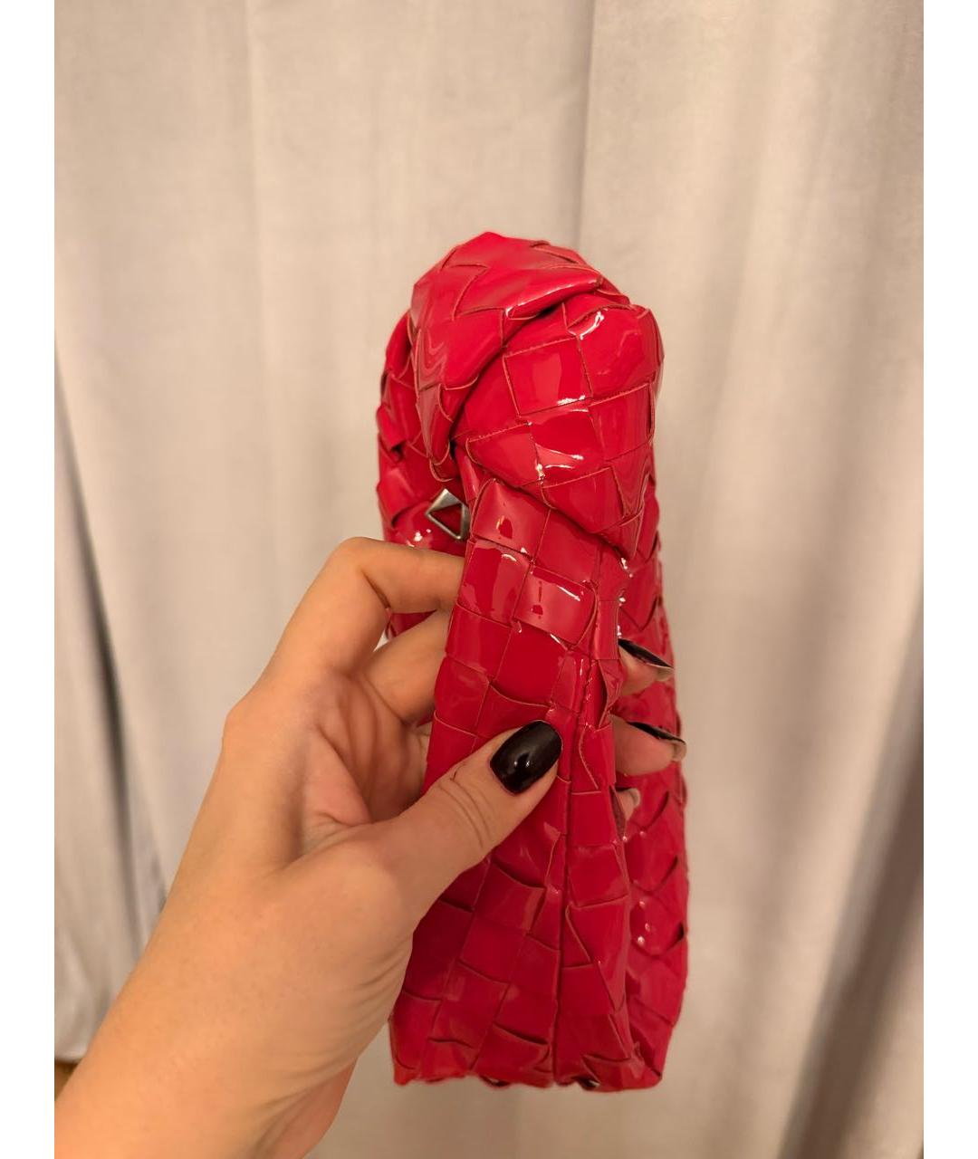 BOTTEGA VENETA Фуксия сумка с короткими ручками из лакированной кожи, фото 7