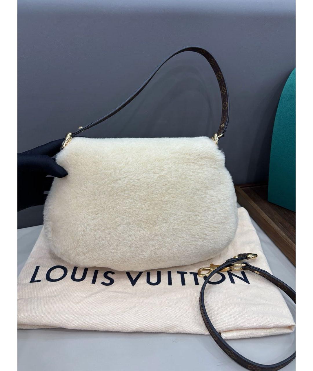 LOUIS VUITTON Белая меховая сумка через плечо, фото 4