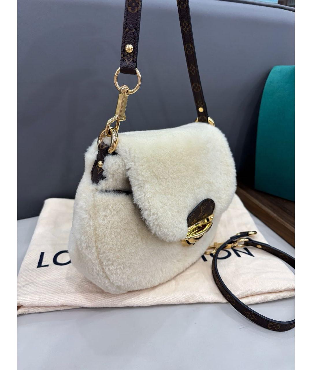 LOUIS VUITTON Белая меховая сумка через плечо, фото 3