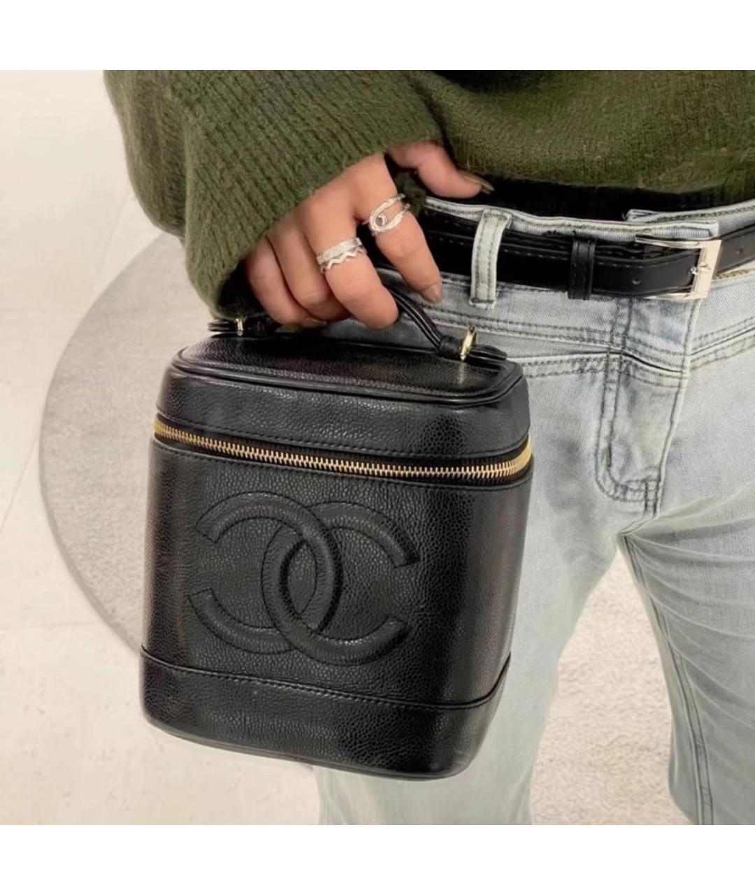 CHANEL Черная кожаная сумка с короткими ручками, фото 2