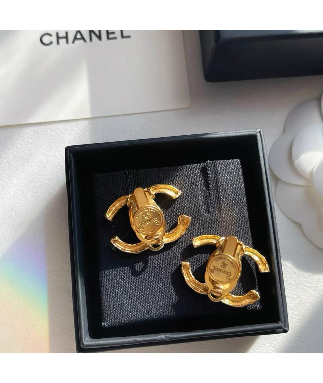 CHANEL Золотые клипсы, фото 3