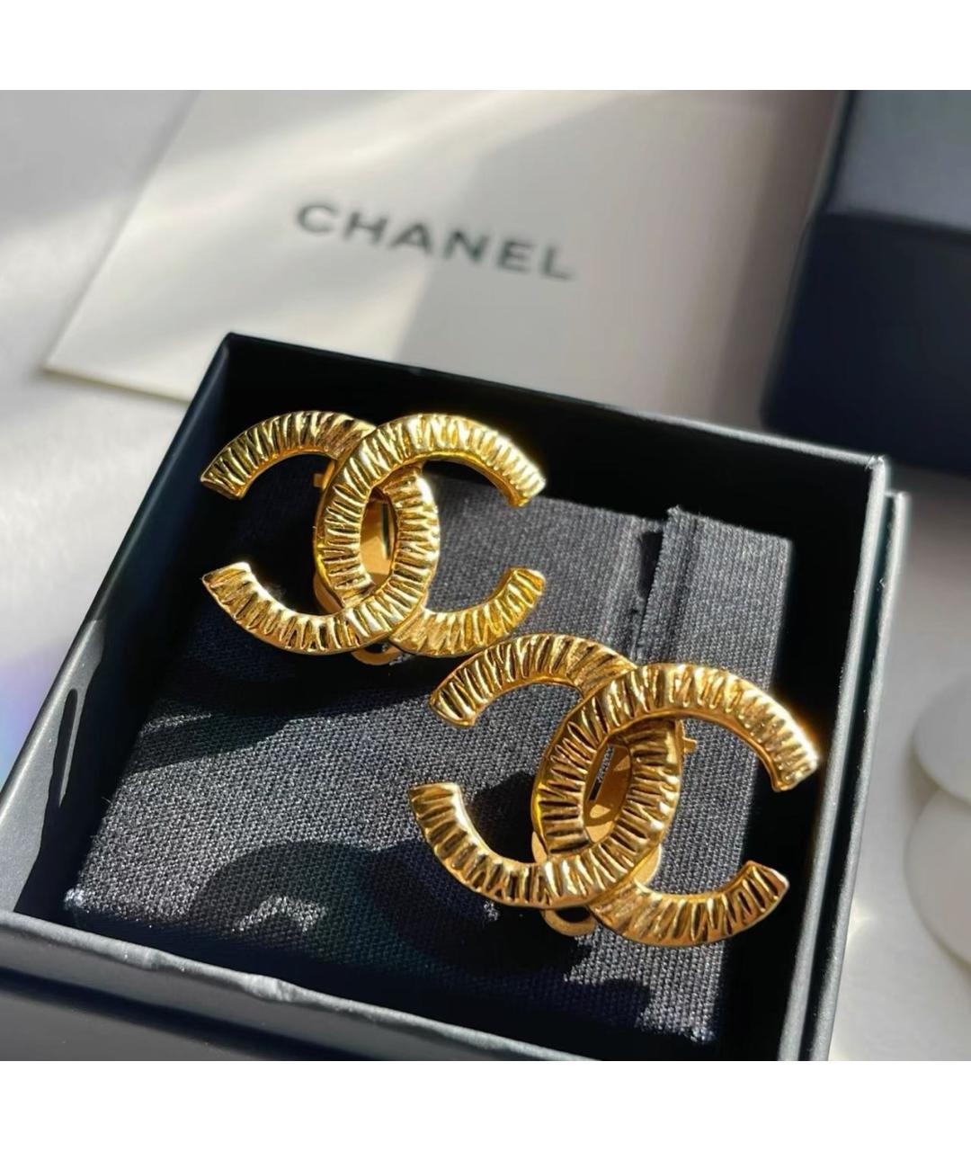 CHANEL Золотые клипсы, фото 2