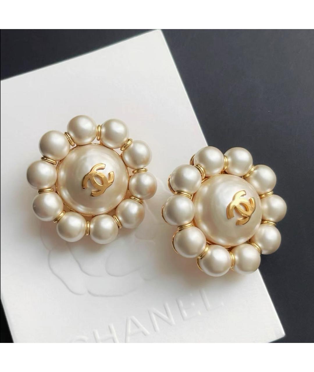 CHANEL Белые клипсы, фото 2