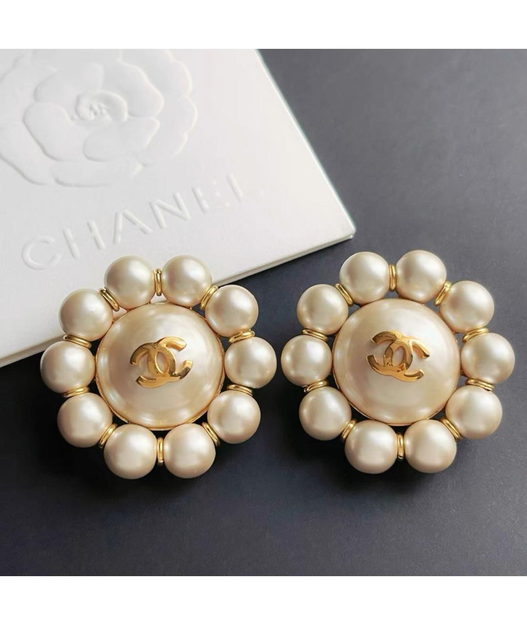 CHANEL Белые клипсы, фото 4